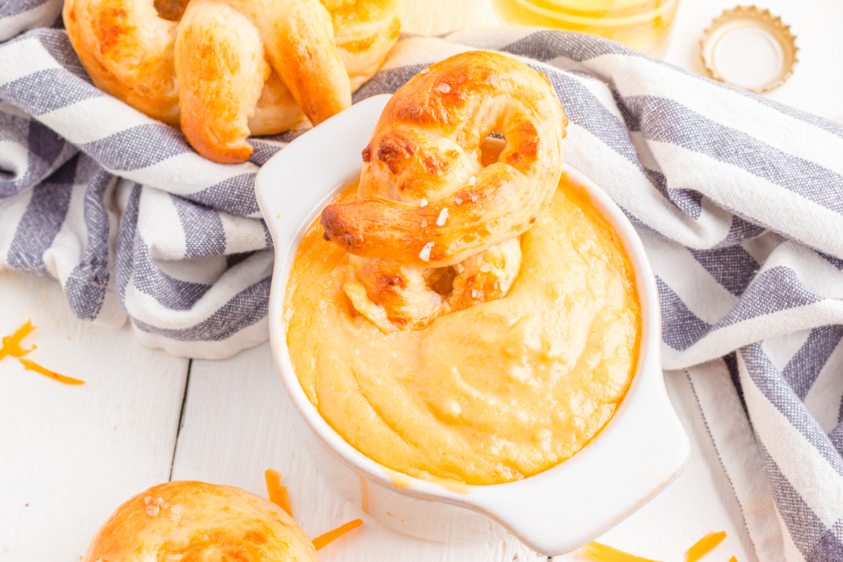 https://allyouneedisbrunch.com/wp-content/uploads/2021/12/pretzelbeercheesedip-27.jpg