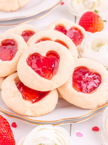 Heart cookies on plate with flowers.