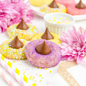 Sugar cookie blossoms in pastel colors.