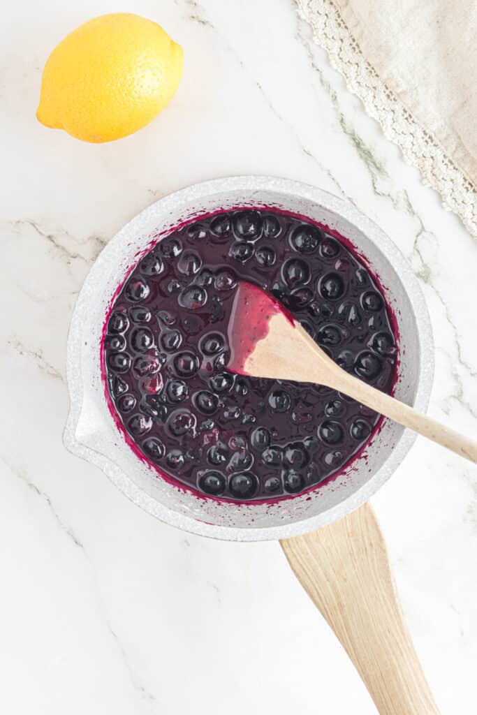 Blueberry compote in pot.