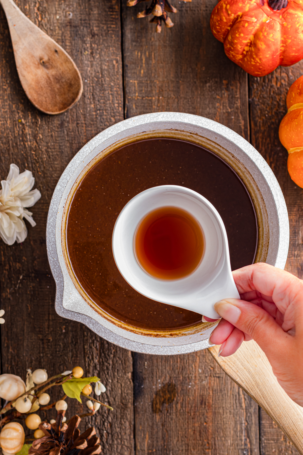 Adding a vanilla to Pumplin Syrup.