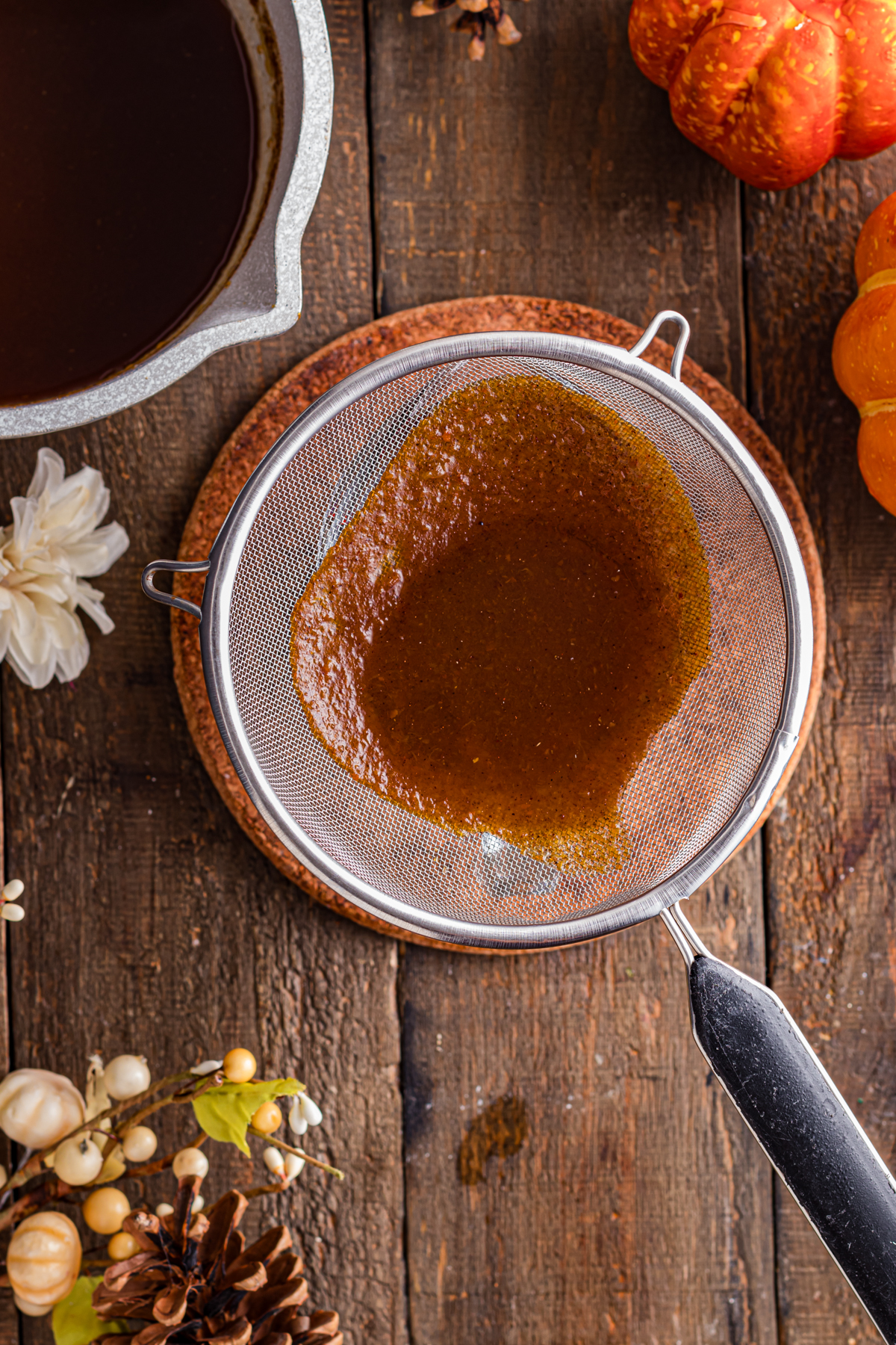 Pressing thigh syrup with a seperation.